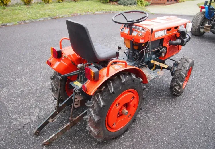 Ciągnik Kubota B6100 1995 4x4 - Tractor: foto 5 Ciągnik Kubota B6100 1995 4x4 - Tractor: foto 5