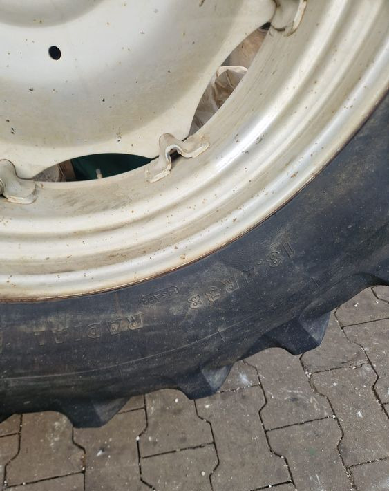 Części do Ciągnika Massey Ferguson MF 3000, 6000 Koła tylne 18,4R38 do ciągnika MF - Rueda completa para Maquinaria agrícola: foto 2 Części do Ciągnika Massey Ferguson MF 3000, 6000 Koła tylne 18,4R38 do ciągnika MF - Rueda completa para Maquinaria agrícola: foto 2