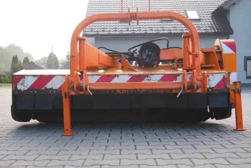 Kosiarka bijakowa 2M 2005 Szerokość robocza 2m - Desbrozadora de martillos: foto 4 Kosiarka bijakowa 2M 2005 Szerokość robocza 2m - Desbrozadora de martillos: foto 4