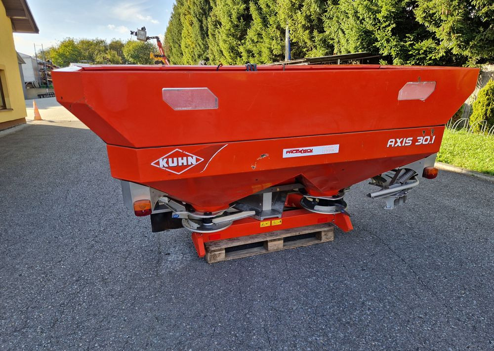 Rozsiewacz nawozów Kuhn AXIS 30,1 2008 Rozsiewacz KUHN RAUCH - Esparcidor de fertilizantes: foto 2 Rozsiewacz nawozów Kuhn AXIS 30,1 2008 Rozsiewacz KUHN RAUCH - Esparcidor de fertilizantes: foto 2