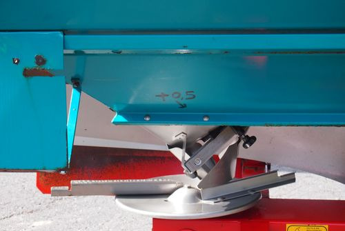 Rozsiewacz nawozów Sulky DPX GL 2000 18-24m Rozsiewacz nawozów Sulky - Esparcidor de fertilizantes: foto 4 Rozsiewacz nawozów Sulky DPX GL 2000 18-24m Rozsiewacz nawozów Sulky - Esparcidor de fertilizantes: foto 4