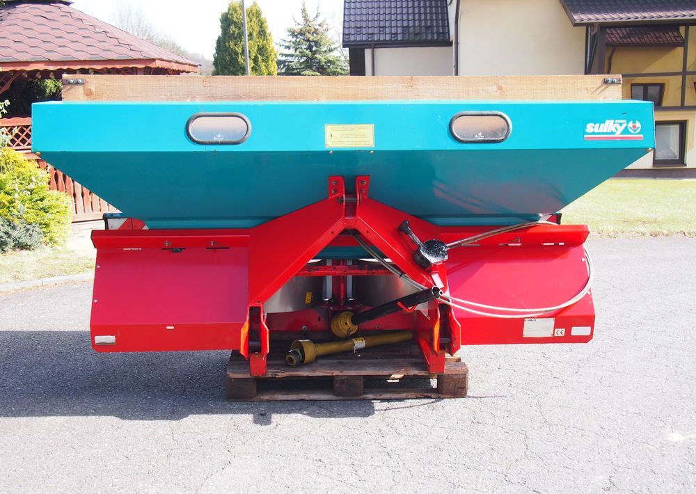 Rozsiewacz nawozów Sulky DPX GL 2000 18-24m Rozsiewacz nawozów Sulky - Esparcidor de fertilizantes: foto 1 Rozsiewacz nawozów Sulky DPX GL 2000 18-24m Rozsiewacz nawozów Sulky - Esparcidor de fertilizantes: foto 1