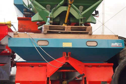 Rozsiewacz nawozów Sulky DPXGL 18-24m Rozsiewacz nawozów Sulky - Esparcidor de fertilizantes: foto 1 Rozsiewacz nawozów Sulky DPXGL 18-24m Rozsiewacz nawozów Sulky - Esparcidor de fertilizantes: foto 1