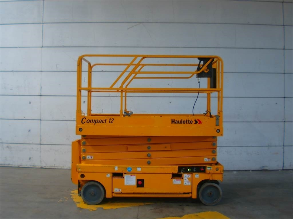 Haulotte Compact 12 - Plataforma de tijeras: foto 1 Haulotte Compact 12 - Plataforma de tijeras: foto 1