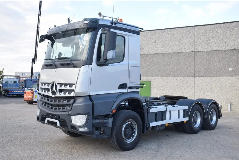 Mercedes-Benz Arocs 3345 - Cabeza tractora: foto 1 Mercedes-Benz Arocs 3345 - Cabeza tractora: foto 1