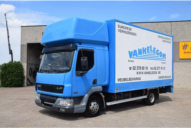 Camión caja cerrada DAF LF 220 LF45 220: foto 1