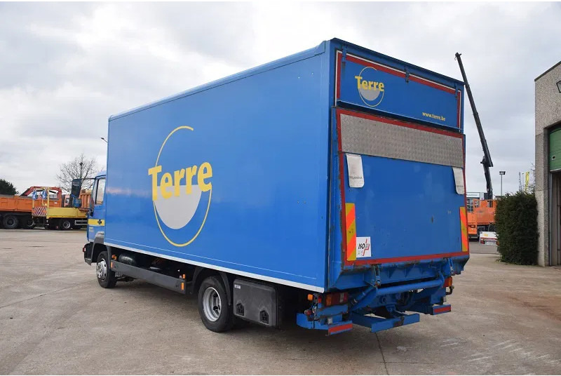 MAN L2000 - Camión caja cerrada: foto 4 MAN L2000 - Camión caja cerrada: foto 4