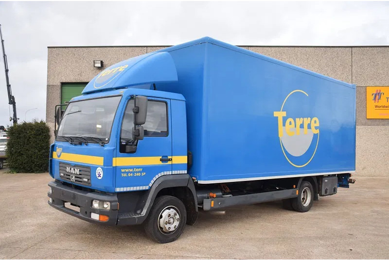 MAN L2000 - Camión caja cerrada: foto 1 MAN L2000 - Camión caja cerrada: foto 1