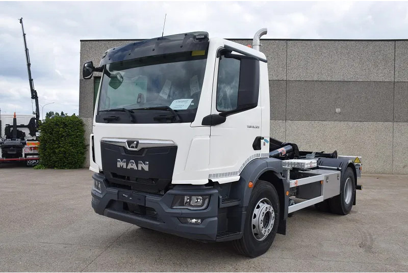 MAN TGM 18.320 - Camión multibasculante: foto 4 MAN TGM 18.320 - Camión multibasculante: foto 4