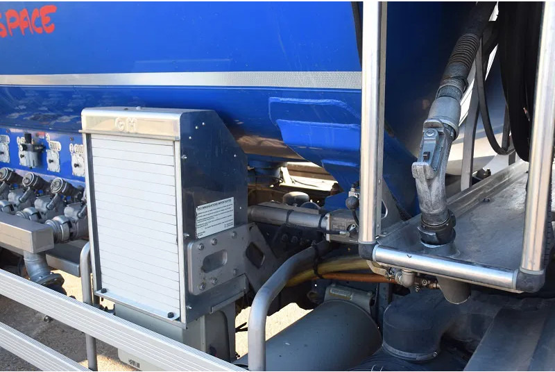 Camión cisterna MAN TGM 26.340: foto 5