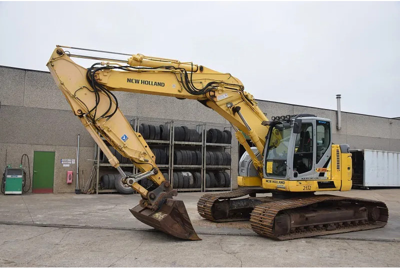 New Holland Kobelco E235B SR-LCT - Excavadora de cadenas: foto 4 New Holland Kobelco E235B SR-LCT - Excavadora de cadenas: foto 4