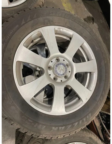 Bridgestone *Mercedes velgen 17 inch met Bridgestone banden*235/60 R17 - Neumáticos y llantas para Coche: foto 2 Bridgestone *Mercedes velgen 17 inch met Bridgestone banden*235/60 R17 - Neumáticos y llantas para Coche: foto 2