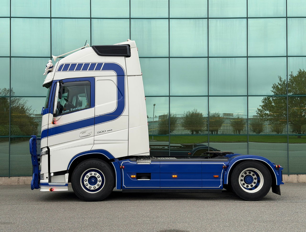 Volvo FH 500 Retarder Globetrotter XL 2x Tanks Special Interior TOP Condition NL Truck - Cabeza tractora: foto 2 Volvo FH 500 Retarder Globetrotter XL 2x Tanks Special Interior TOP Condition NL Truck - Cabeza tractora: foto 2