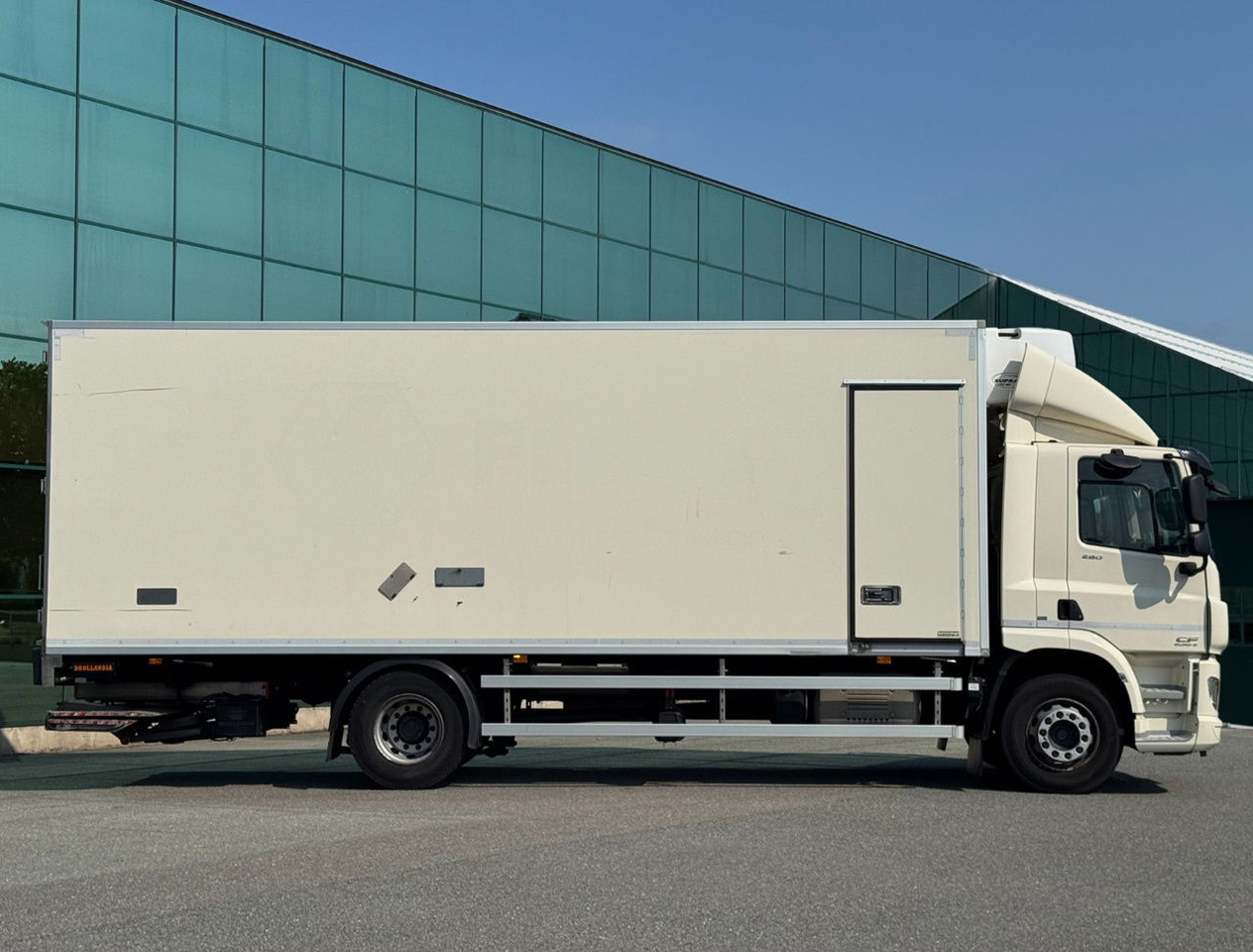 Camión frigorífico DAF CF 250 Carrier Supra 1150 Multi Temp 561.000 KM Tail Lift NL Truck: foto 6