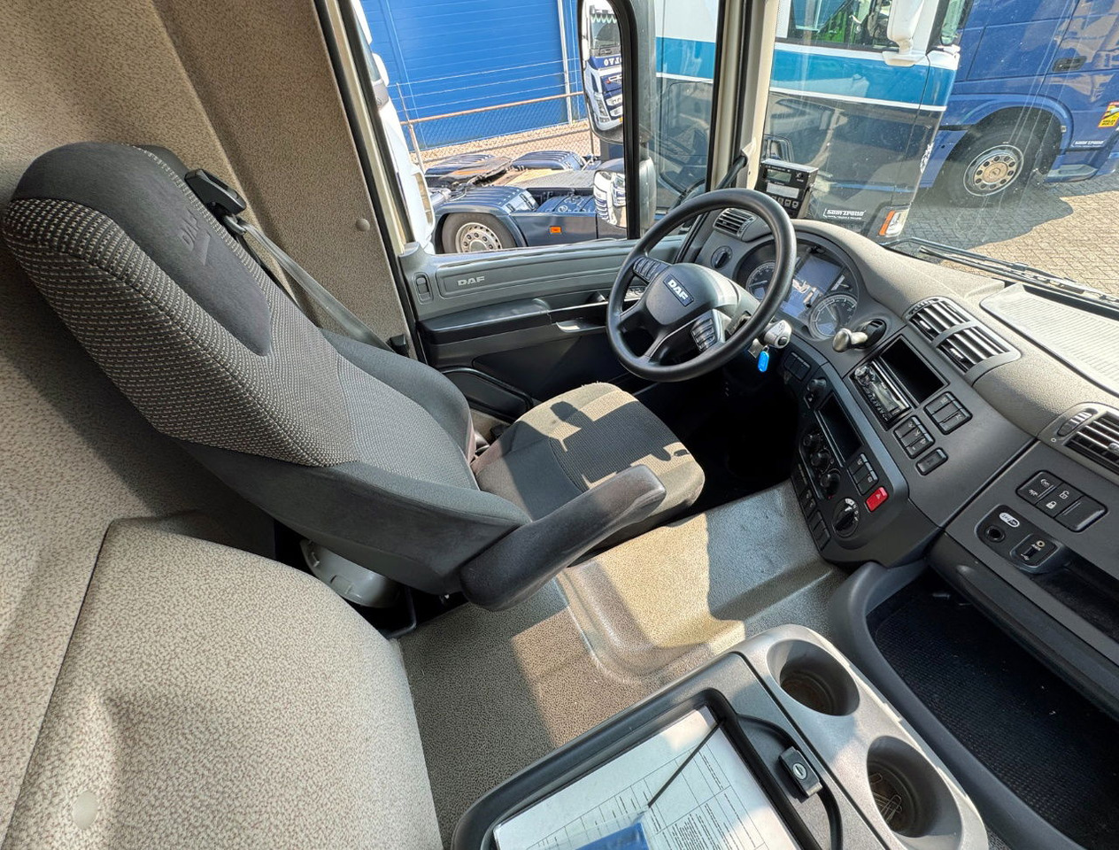 Camión frigorífico DAF CF 250 Carrier Supra 1150 Multi Temp 561.000 KM Tail Lift NL Truck: foto 9