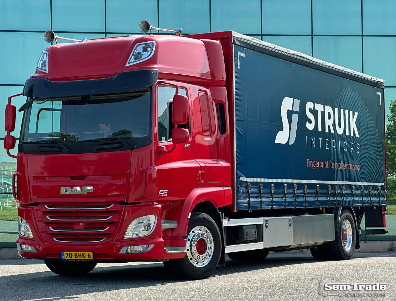 DAF CF 290 FA Space CAB Hardhouten Vloer 2500 KG Klep Nieuw Staat - Camión caja cerrada: foto 1 DAF CF 290 FA Space CAB Hardhouten Vloer 2500 KG Klep Nieuw Staat - Camión caja cerrada: foto 1