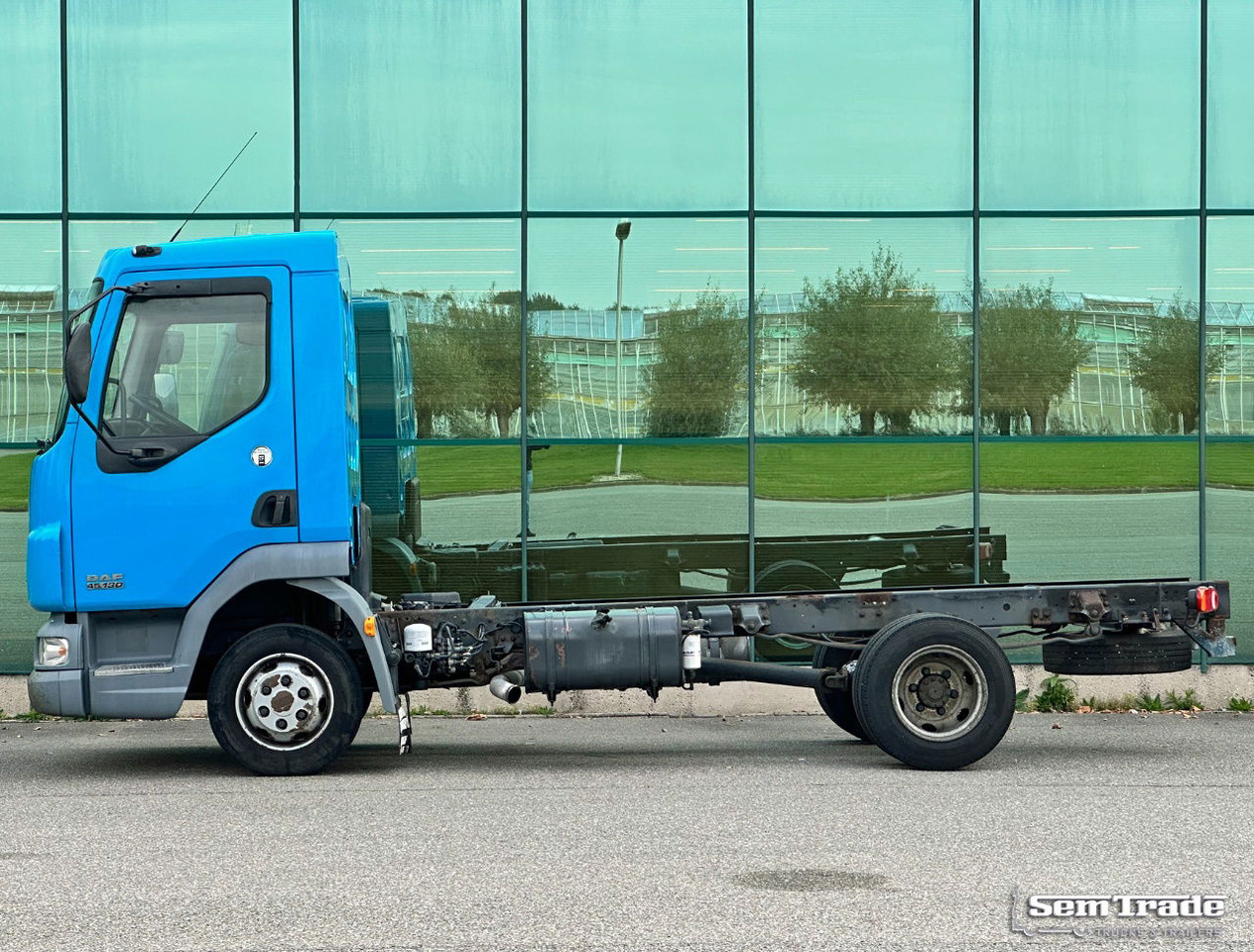 DAF LF 45.130 Euro 3 Manual Gearbox Holland-Truck - Camión chasis: foto 2 DAF LF 45.130 Euro 3 Manual Gearbox Holland-Truck - Camión chasis: foto 2