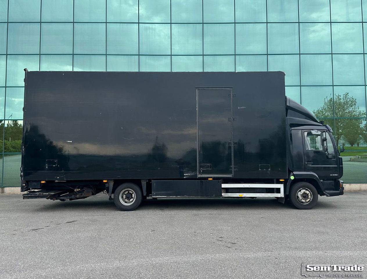 MAN LE 220C Euro 3 Isolated BOX + BOX Heater 740 x 240 x 295 CM Inside Holland Truck - Camión caja cerrada: foto 5 MAN LE 220C Euro 3 Isolated BOX + BOX Heater 740 x 240 x 295 CM Inside Holland Truck - Camión caja cerrada: foto 5