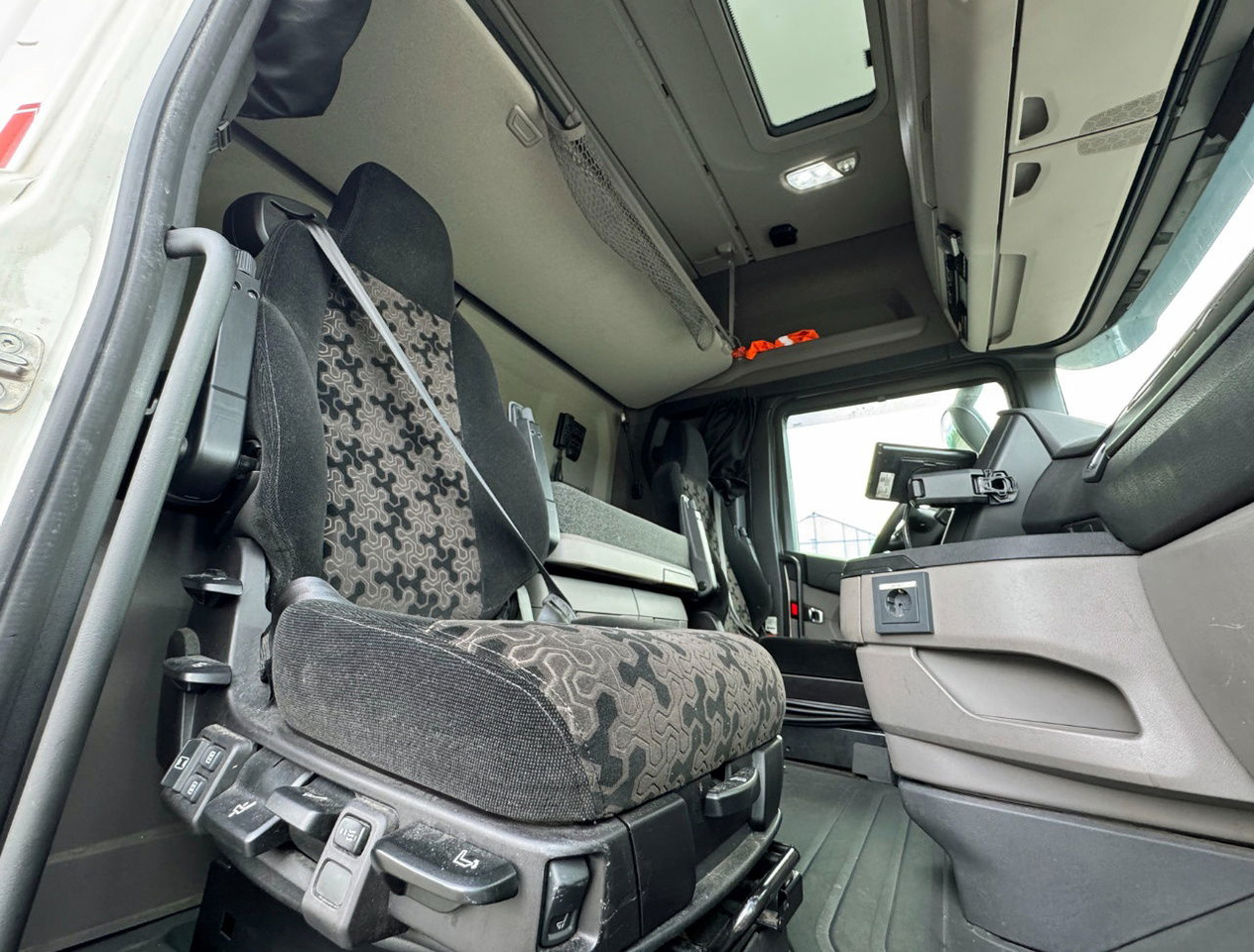 Camión frigorífico Scania S500 6X2 Retarder 50 CC Combi 2x Taillift TOP Condition Holland Truck: foto 11 Camión frigorífico Scania S500 6X2 Retarder 50 CC Combi 2x Taillift TOP Condition Holland Truck: foto 11