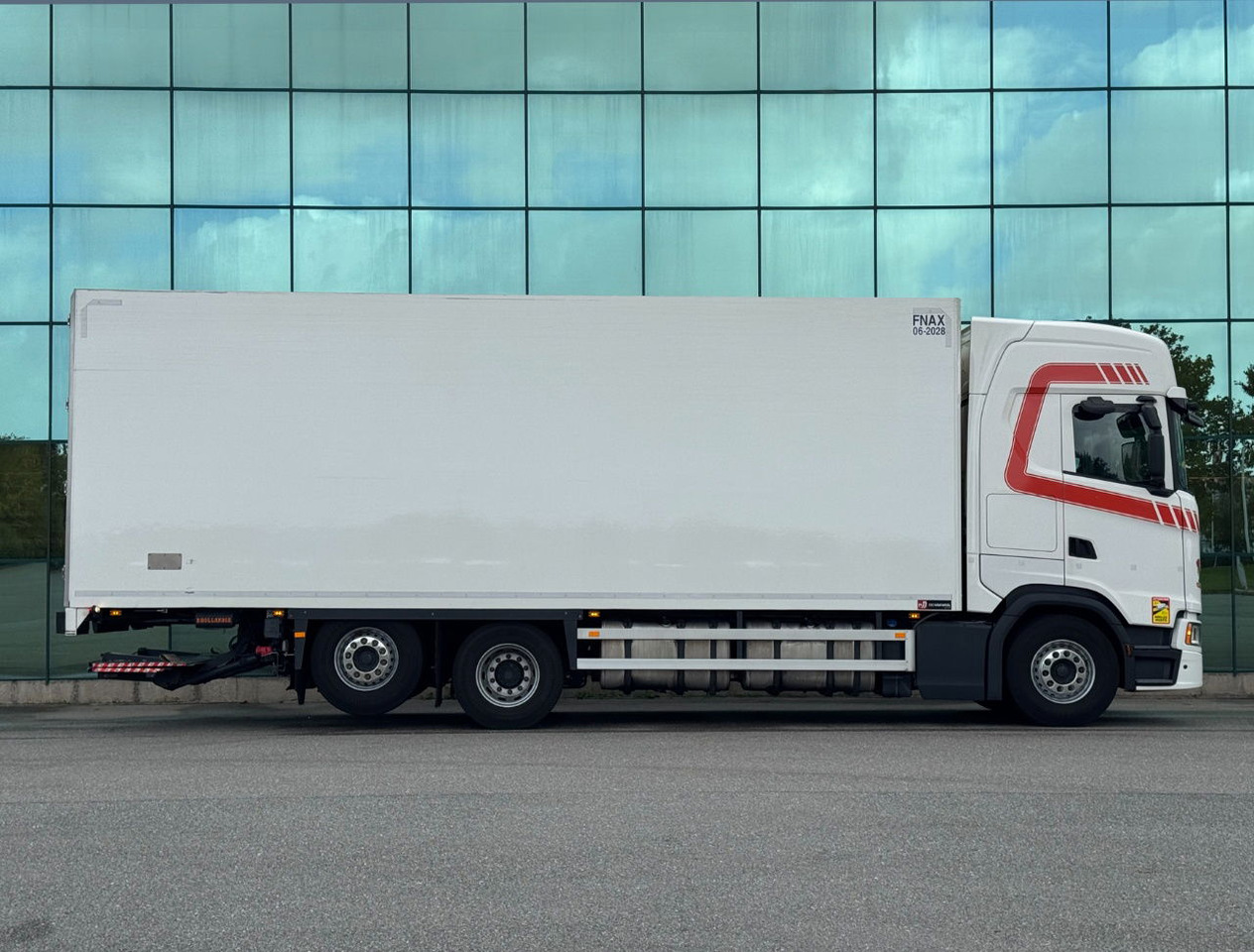 Scania S500 6X2 Retarder 815 x 250 x 275 CM Inside TOP Condition Holland Truck - Camión frigorífico: foto 4 Scania S500 6X2 Retarder 815 x 250 x 275 CM Inside TOP Condition Holland Truck - Camión frigorífico: foto 4