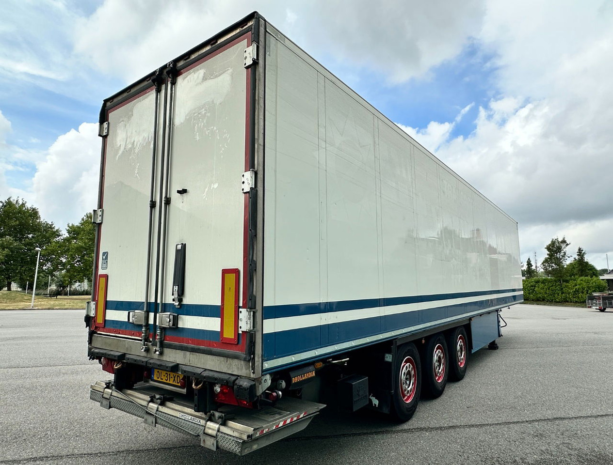 Schmitz Cargobull SCBS3B Carrier Vector 1550 Only 3367 Engine Hours Flowerwide 270 CM High Inside Lift Axle Tail Lift - Semirremolque frigorífico: foto 4 Schmitz Cargobull SCBS3B Carrier Vector 1550 Only 3367 Engine Hours Flowerwide 270 CM High Inside Lift Axle Tail Lift - Semirremolque frigorífico: foto 4