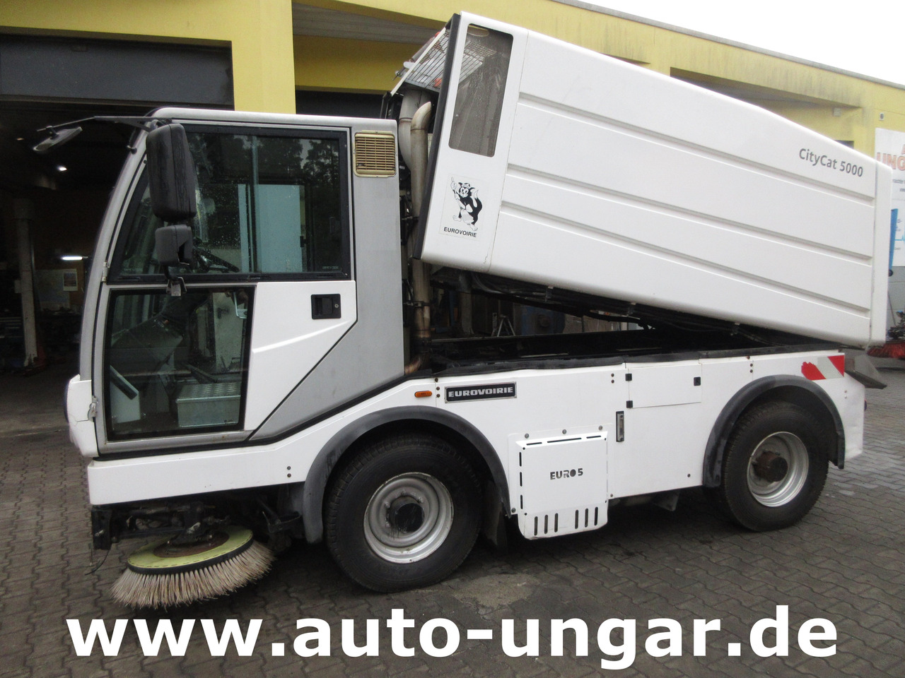 BUCHER CC5000 Kehrmaschine Motorschaden - Euro 5 Kärcher am Heck - Barredora vial: foto 4 BUCHER CC5000 Kehrmaschine Motorschaden - Euro 5 Kärcher am Heck - Barredora vial: foto 4