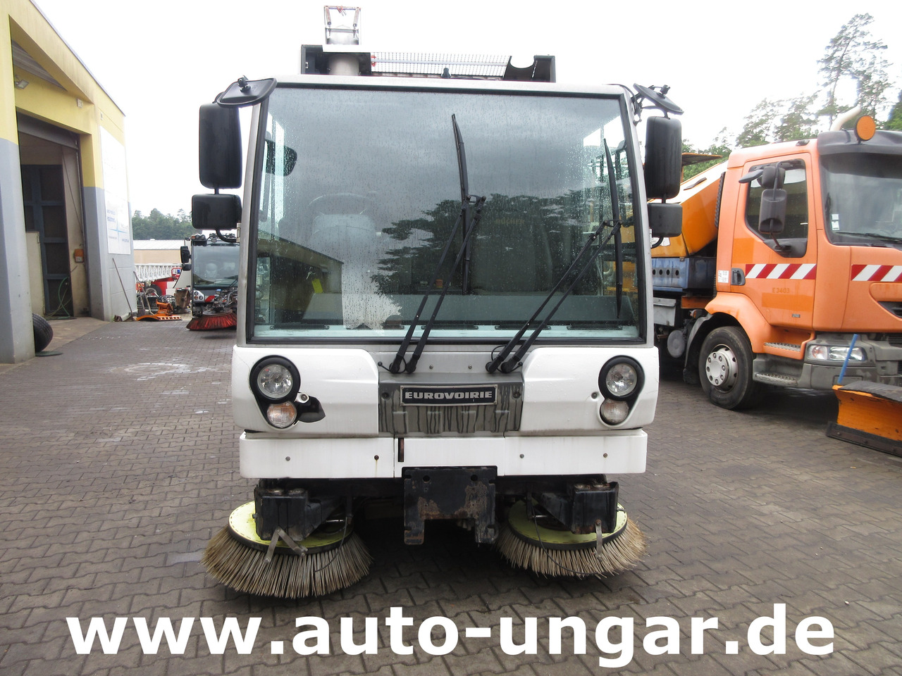 BUCHER CC5000 Kehrmaschine Motorschaden - Euro 5 Kärcher am Heck - Barredora vial: foto 2 BUCHER CC5000 Kehrmaschine Motorschaden - Euro 5 Kärcher am Heck - Barredora vial: foto 2