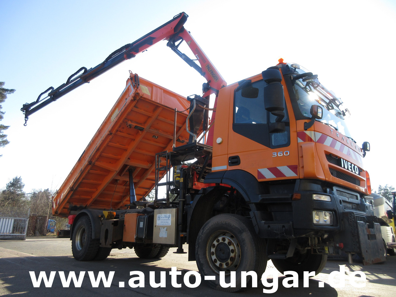 IVECO Trakker 360 Kipper Allrad 4x4 Kran Palfinger PK 9002 Kommunalhydraulik Winterdienst Euro 5 - Camión volquete, Camión grúa: foto 1 IVECO Trakker 360 Kipper Allrad 4x4 Kran Palfinger PK 9002 Kommunalhydraulik Winterdienst Euro 5 - Camión volquete, Camión grúa: foto 1