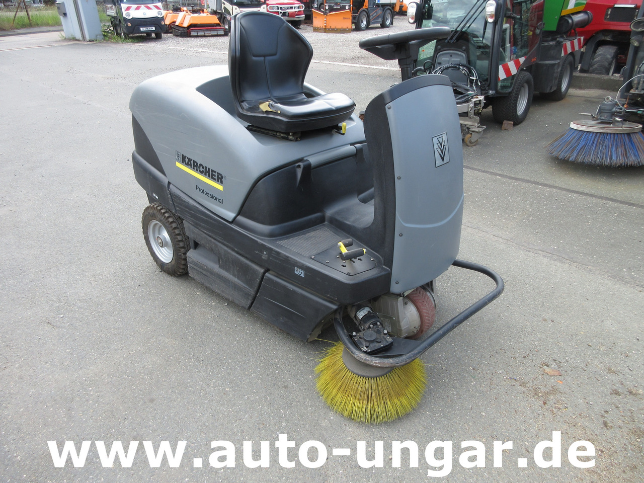 KÄRCHER KM 100/100 RBP Pack 1.280-112.0 elektrische Parkplatzkehrmaschine Hallenkehrmaschine Elektro - Barredora vial: foto 1 KÄRCHER KM 100/100 RBP Pack 1.280-112.0 elektrische Parkplatzkehrmaschine Hallenkehrmaschine Elektro - Barredora vial: foto 1