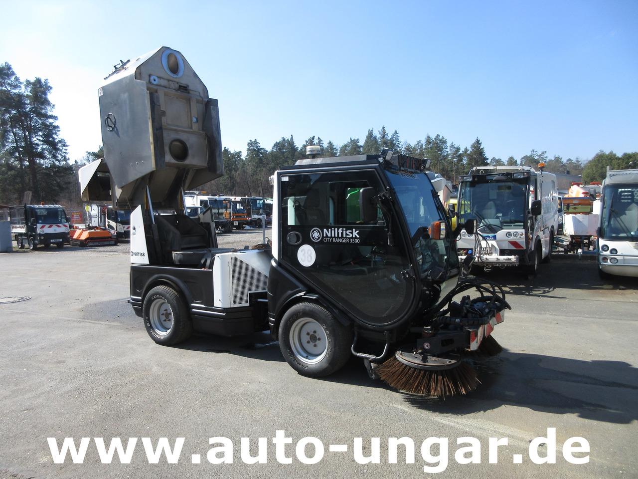NILFISK CR3500 CityRanger Schmidt Flexigo Multigo 4x4 Kehrmaschine Geräteträger - Barredora vial: foto 1 NILFISK CR3500 CityRanger Schmidt Flexigo Multigo 4x4 Kehrmaschine Geräteträger - Barredora vial: foto 1