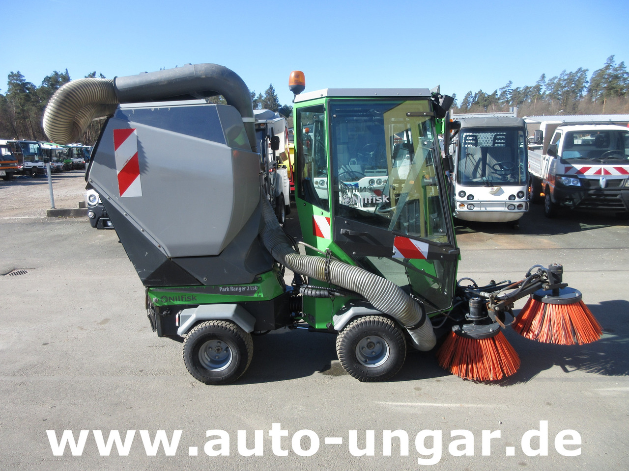 NILFISK Park Ranger 2150 Egholm Geräteträger mit Kehraufbau Baujahr 2018 Perkins - Barredora vial: foto 2 NILFISK Park Ranger 2150 Egholm Geräteträger mit Kehraufbau Baujahr 2018 Perkins - Barredora vial: foto 2