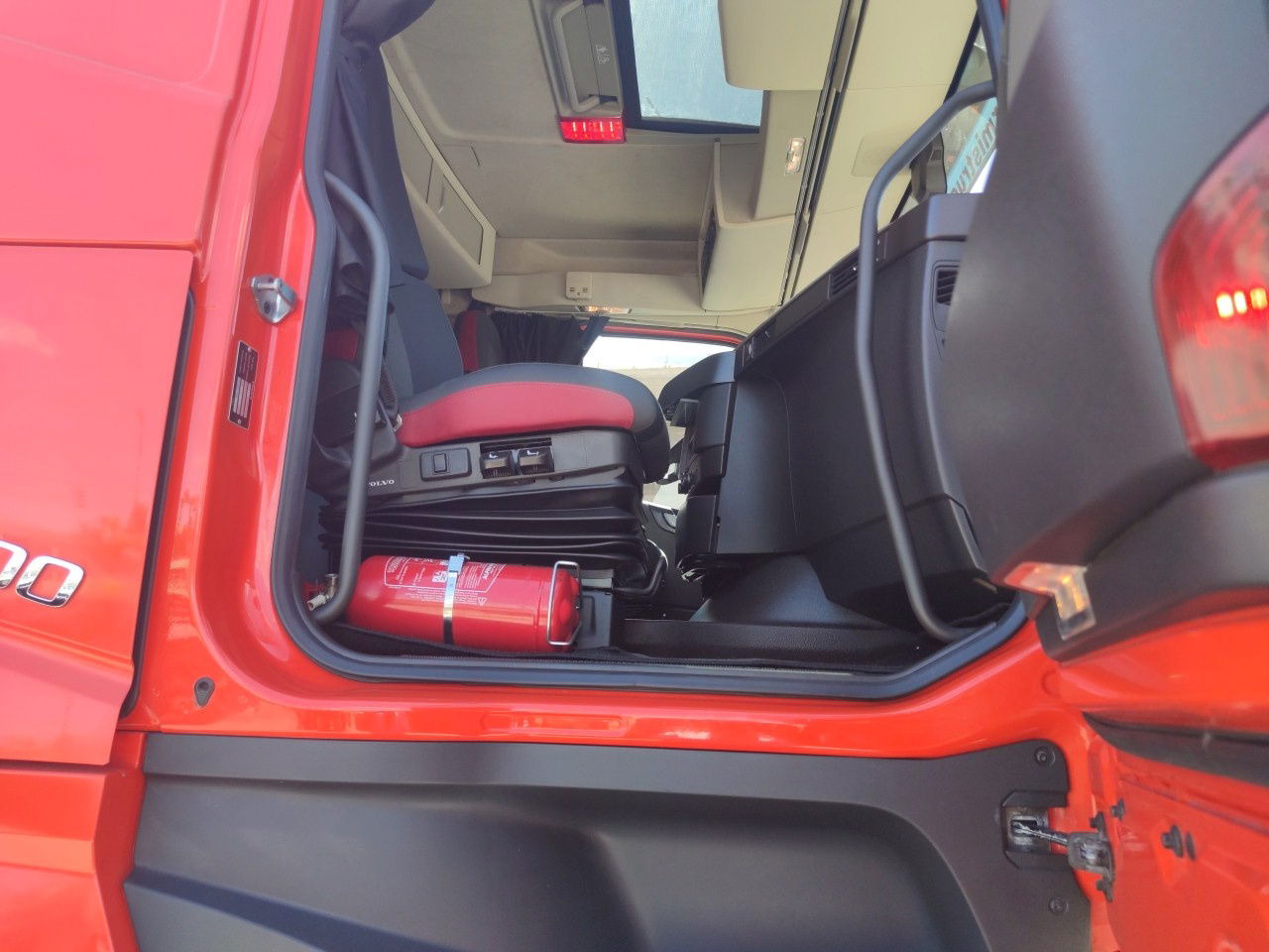 Cabeza tractora Volvo FH 13.500: foto 9