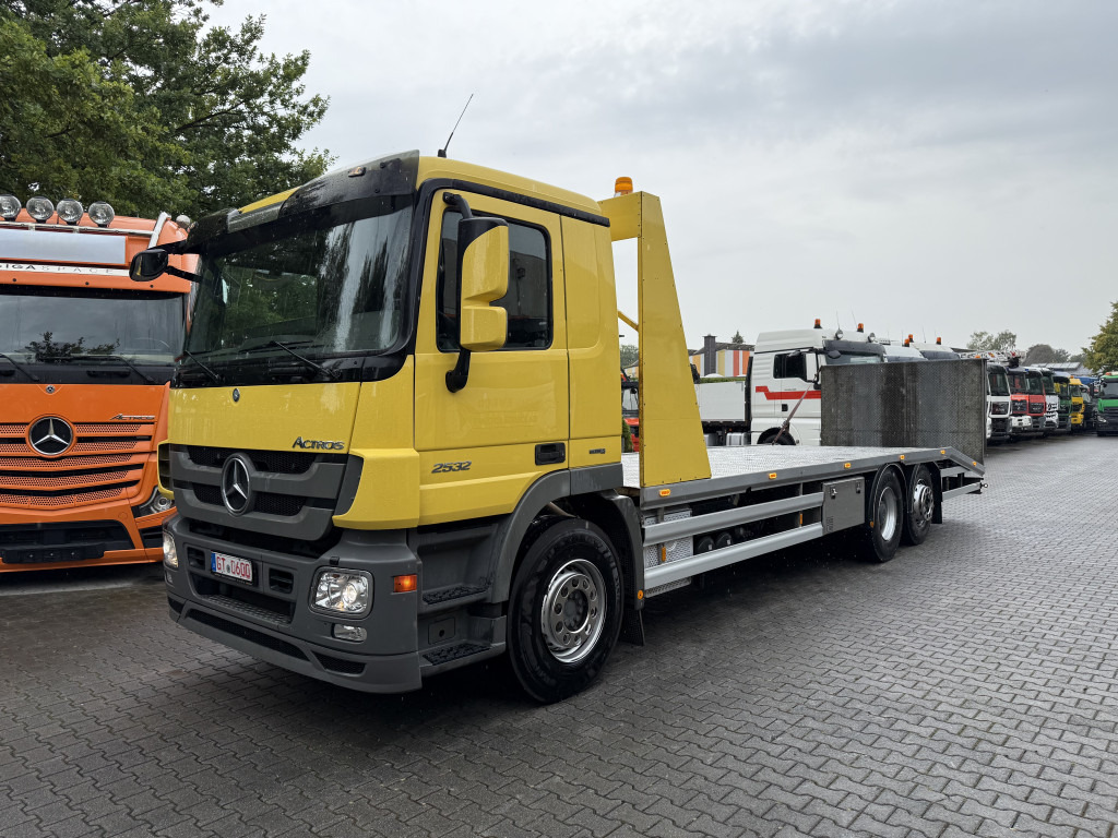 Camión portavehículos Mercedes-Benz Actros MP3 2532 6X2 Maschinentransporter: foto 1