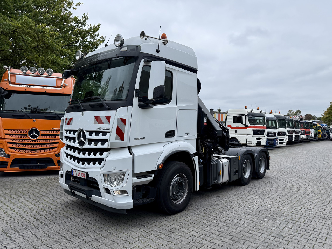 Mercedes-Benz Arocs 2648 LS 6X4 Kran Hiab X-HiPro 302 - Camión grúa, Cabeza tractora: foto 1 Mercedes-Benz Arocs 2648 LS 6X4 Kran Hiab X-HiPro 302 - Camión grúa, Cabeza tractora: foto 1