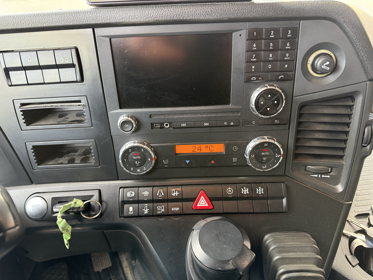 Mercedes-Benz Arocs 2653 6X4 Kran Kesla 2124L - Camión forestal, Camión grúa: foto 2 Mercedes-Benz Arocs 2653 6X4 Kran Kesla 2124L - Camión forestal, Camión grúa: foto 2