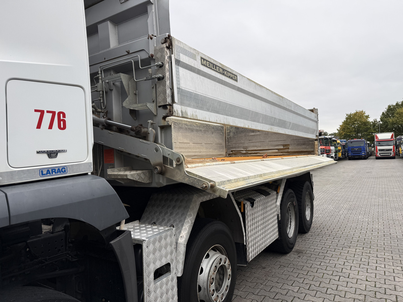 Mercedes-Benz Arocs 3246K 8X4 Meiller - Camión volquete: foto 3 Mercedes-Benz Arocs 3246K 8X4 Meiller - Camión volquete: foto 3