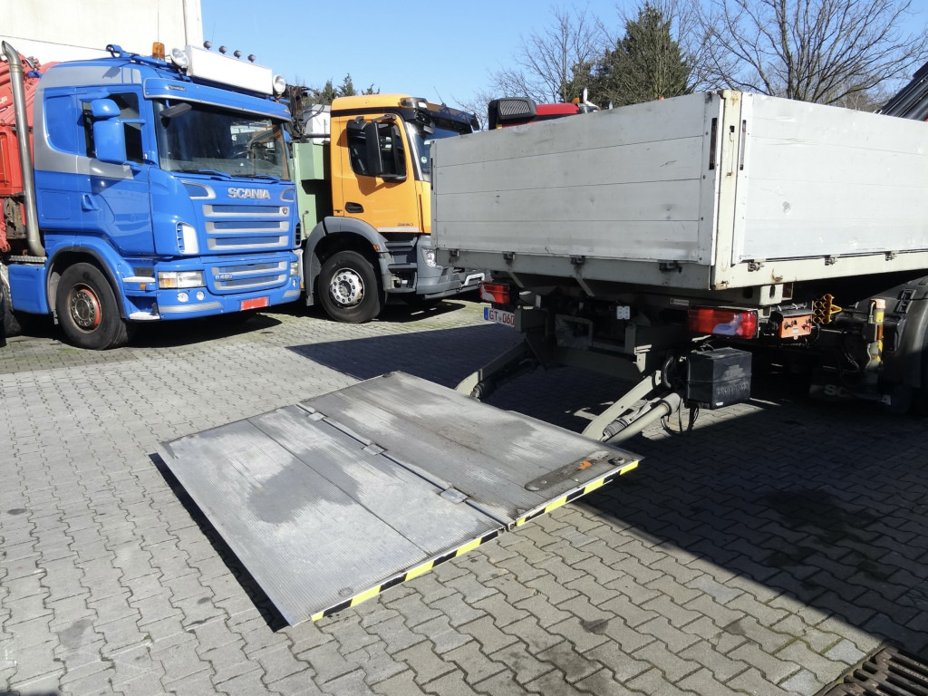 Scania R440 6X2*4 Kran HMF 3000 bis 30 Meter - Camión grúa, Camión caja abierta: foto 4 Scania R440 6X2*4 Kran HMF 3000 bis 30 Meter - Camión grúa, Camión caja abierta: foto 4
