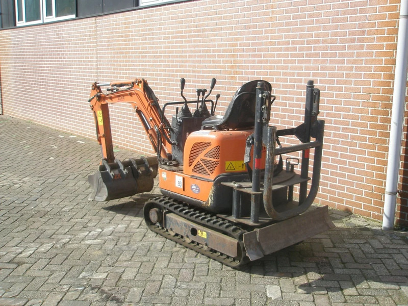 Hitachi ZX10U-2 - Miniexcavadora: foto 3 Hitachi ZX10U-2 - Miniexcavadora: foto 3