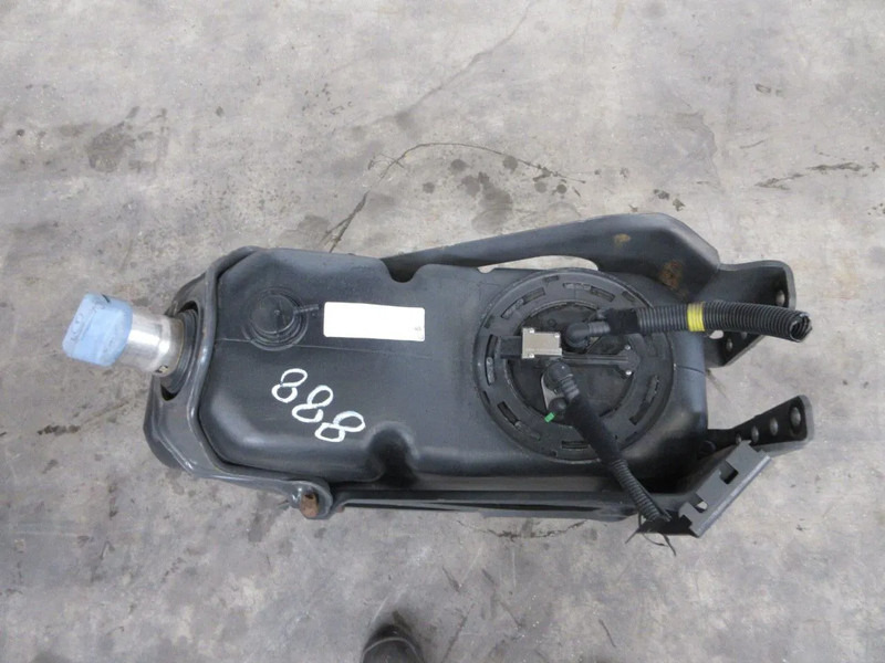 Mercedes-Benz A 960 470 40 15 // A 960 470 27 15 // A 960 470 28 15 AD BLUE TANK MERCEDES MP4 - Depósito de combustible para Camión: foto 5 Mercedes-Benz A 960 470 40 15 // A 960 470 27 15 // A 960 470 28 15 AD BLUE TANK MERCEDES MP4 - Depósito de combustible para Camión: foto 5