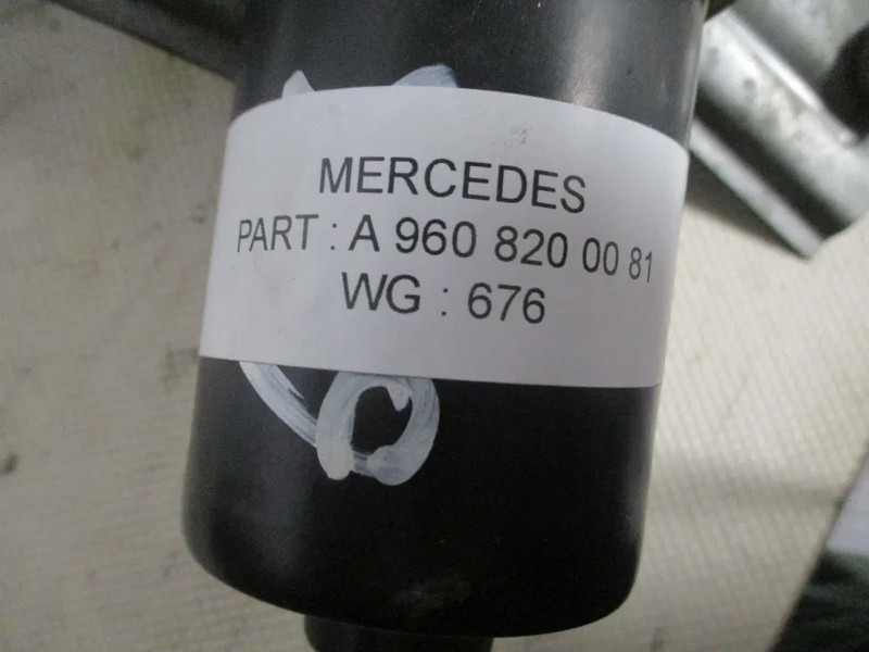 Mercedes-Benz A 960 820 00 81/A 960 820 18 81 RUITENWISSERMECHANIEK ACTROS EURO 6 - Sistema eléctrico para Camión: foto 4 Mercedes-Benz A 960 820 00 81/A 960 820 18 81 RUITENWISSERMECHANIEK ACTROS EURO 6 - Sistema eléctrico para Camión: foto 4