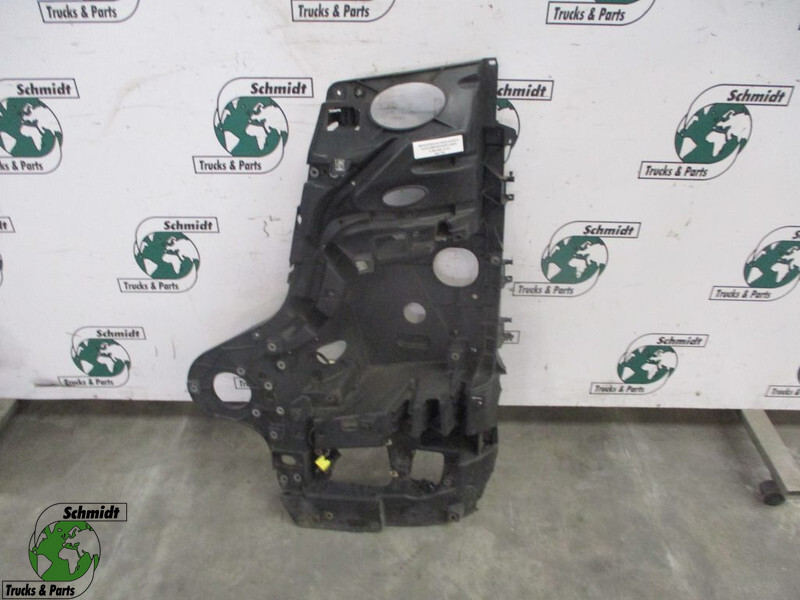 Mercedes-Benz A 960 880 33 03 Actros Mp4 Koplampdrager Links Nieuw en gebruikt! - Cabina e interior para Camión: foto 1 Mercedes-Benz A 960 880 33 03 Actros Mp4 Koplampdrager Links Nieuw en gebruikt! - Cabina e interior para Camión: foto 1