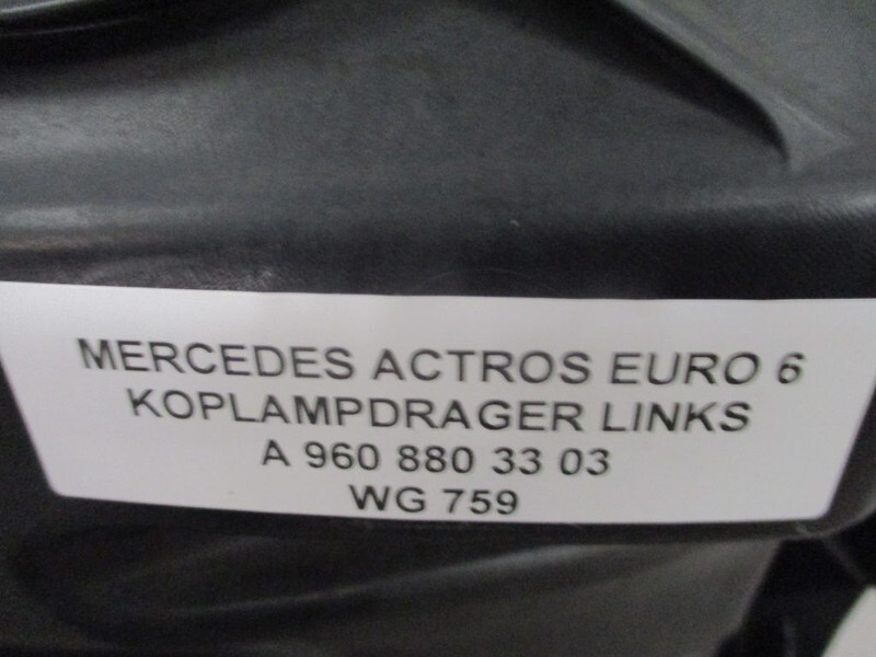 Mercedes-Benz A 960 880 33 03 Actros Mp4 Koplampdrager Links Nieuw en gebruikt! - Cabina e interior para Camión: foto 2 Mercedes-Benz A 960 880 33 03 Actros Mp4 Koplampdrager Links Nieuw en gebruikt! - Cabina e interior para Camión: foto 2