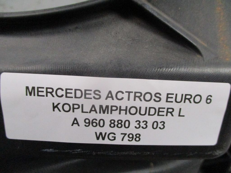 Mercedes-Benz A 960 880 33 03 Actros Mp4 Koplampdrager Links Nieuw en gebruikt! - Cabina e interior para Camión: foto 4 Mercedes-Benz A 960 880 33 03 Actros Mp4 Koplampdrager Links Nieuw en gebruikt! - Cabina e interior para Camión: foto 4