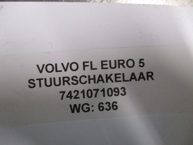 Volvo 7421071093 STUURSCHAKELAAR - Sistema eléctrico: foto 2 Volvo 7421071093 STUURSCHAKELAAR - Sistema eléctrico: foto 2