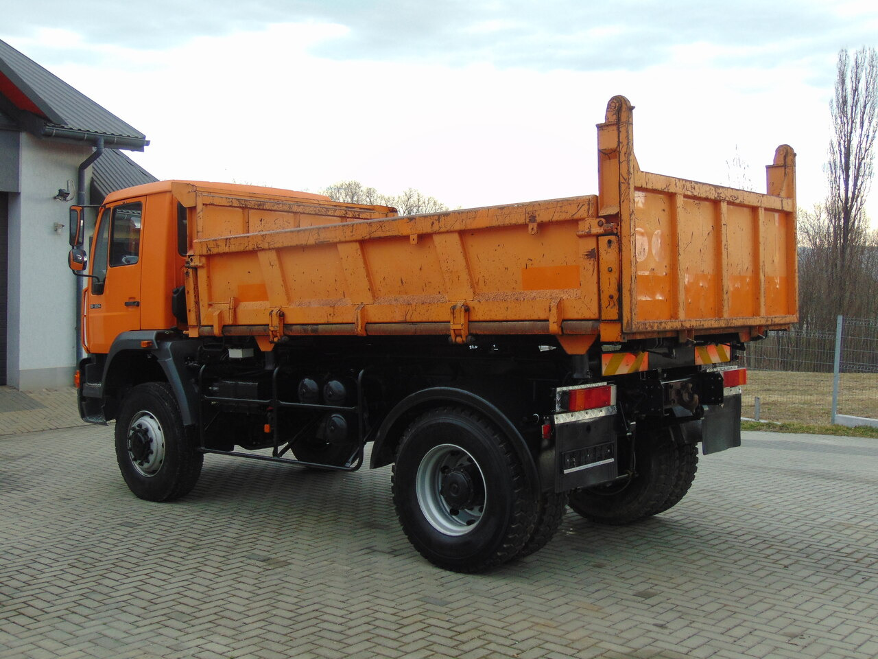 MAN 18-224 4x4 KIPER - Camión volquete: foto 3 MAN 18-224 4x4 KIPER - Camión volquete: foto 3