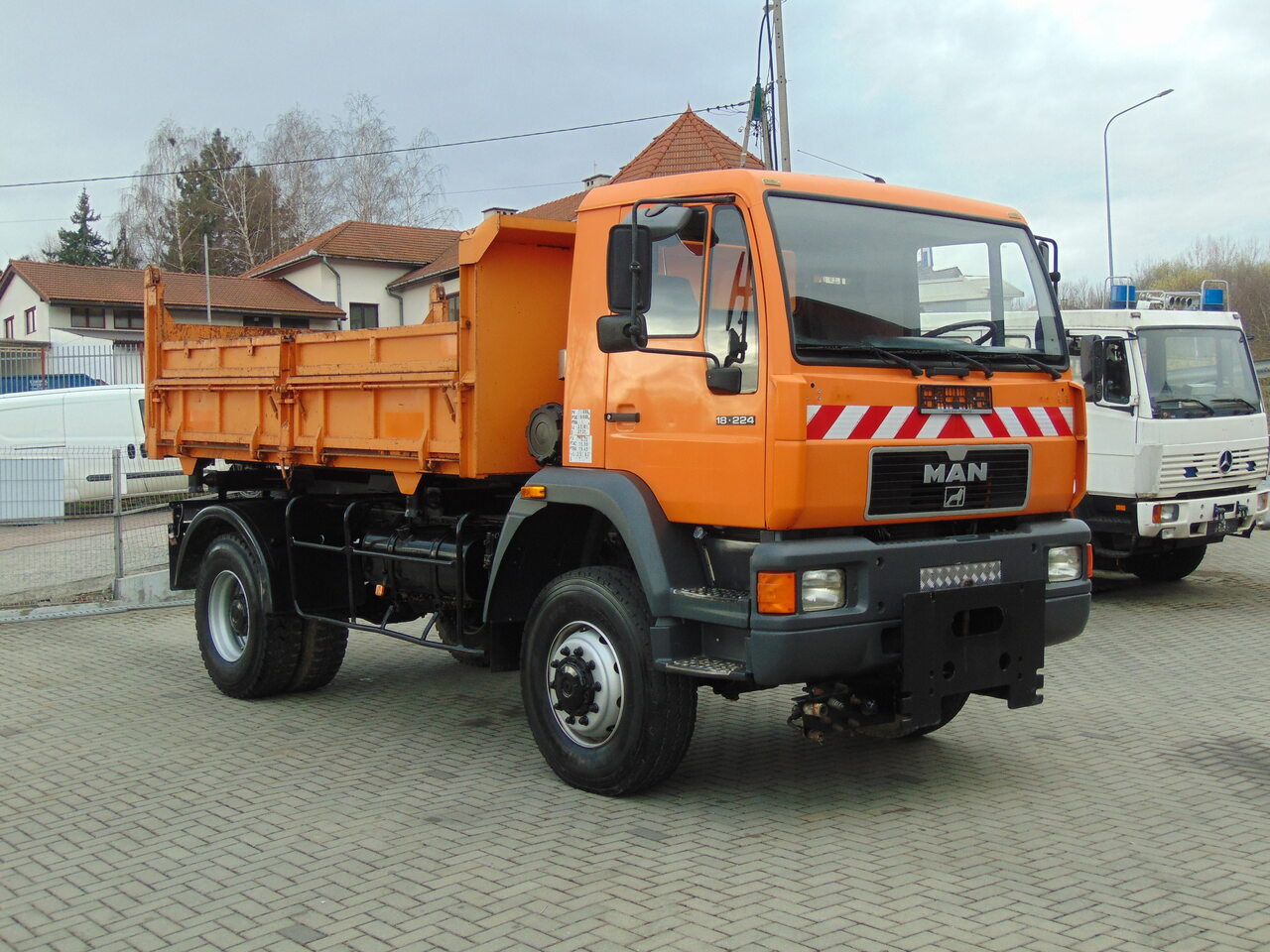 MAN 18-224 4x4 KIPER - Camión volquete: foto 2 MAN 18-224 4x4 KIPER - Camión volquete: foto 2