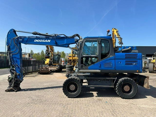 Doosan DX170W - Excavadora de ruedas: foto 1 Doosan DX170W - Excavadora de ruedas: foto 1