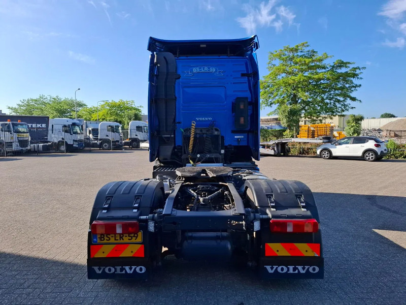 Volvo FH13-400 / HYDRAULICS / NL TRUCK / TUV:14-09-2025 / GLOBETROTTER / FRIGDE / AIRCO / AUTOMATIC / EURO-5 / 2006 - Cabeza tractora: foto 4 Volvo FH13-400 / HYDRAULICS / NL TRUCK / TUV:14-09-2025 / GLOBETROTTER / FRIGDE / AIRCO / AUTOMATIC / EURO-5 / 2006 - Cabeza tractora: foto 4