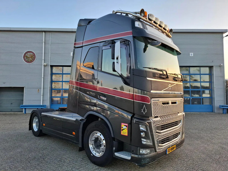 Volvo FH16-750 / XL / VEB+ / ACC / HYDRAULICS / I-PARKCOOL / DOUBLE TANK / TUV:05-02-2026 / NL TRUCK / AUTOMATIC / EURO-5 / 2013 - Cabeza tractora: foto 2 Volvo FH16-750 / XL / VEB+ / ACC / HYDRAULICS / I-PARKCOOL / DOUBLE TANK / TUV:05-02-2026 / NL TRUCK / AUTOMATIC / EURO-5 / 2013 - Cabeza tractora: foto 2