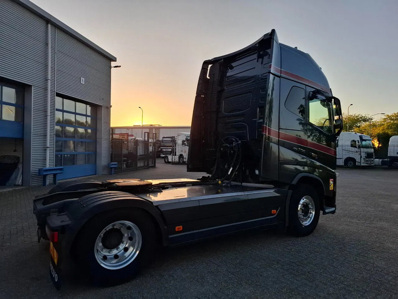 Volvo FH16-750 / XL / VEB+ / ACC / HYDRAULICS / I-PARKCOOL / DOUBLE TANK / TUV:05-02-2026 / NL TRUCK / AUTOMATIC / EURO-5 / 2013 - Cabeza tractora: foto 5 Volvo FH16-750 / XL / VEB+ / ACC / HYDRAULICS / I-PARKCOOL / DOUBLE TANK / TUV:05-02-2026 / NL TRUCK / AUTOMATIC / EURO-5 / 2013 - Cabeza tractora: foto 5